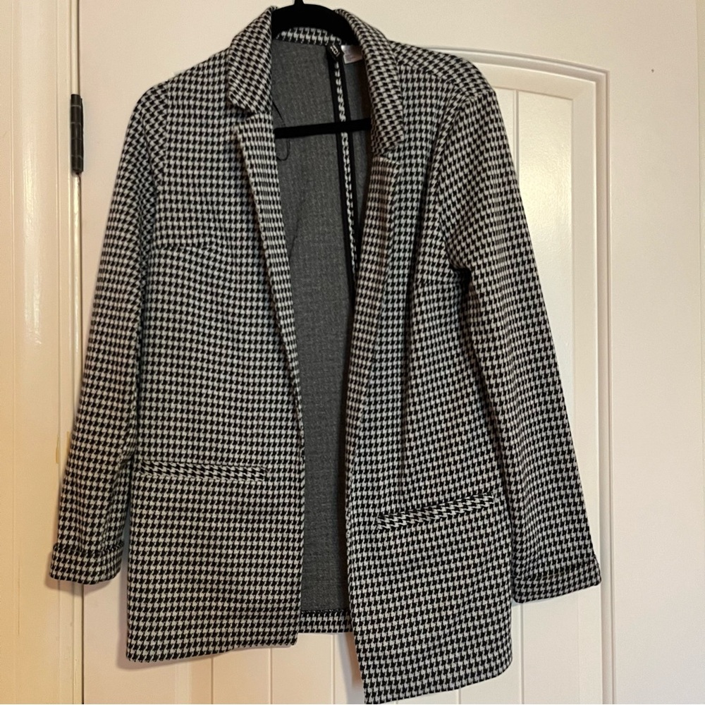 4/$20 Houndstooth blazer